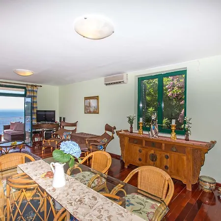 Ambassador Apartment *
