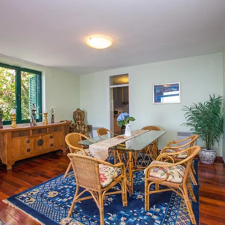 Ambassador Apartment *